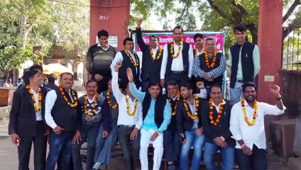 चोरी हुई भैंसों की बरामदगी की मांग को लेकर अधिवक्ताओं ने शुरू किया अनशन