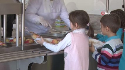 Öğrenciler Milli Eğitim Bakanlığı'nın ücretsiz yemek hizmetinden memnun