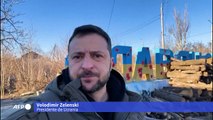 Zelenski visita el este de Ucrania, donde sus tropas libran difícil batalla contra Rusia