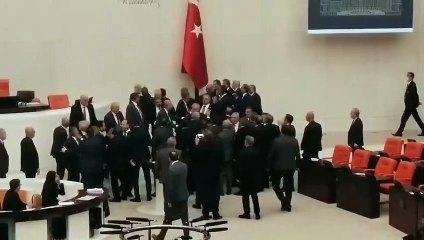 Bütçe görüşmelerinde kavga: İYİ Partili Örs, elektroşok ile hayata döndürüldü