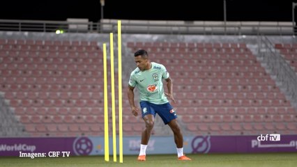 Download Video: Alex Sandro faz trabalho individual e reservas da Seleção treinam no campo