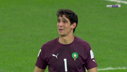 Yassine Bounou arrête le penalty de Sergio Busquets !