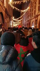 Scènes de liesse à Toulouse, rue du Taur, après la qualification du Maroc en quart de finale du Mondial