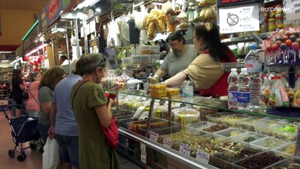 Valencia uses lampposts to charge electric cars in bid to become carbon neutral