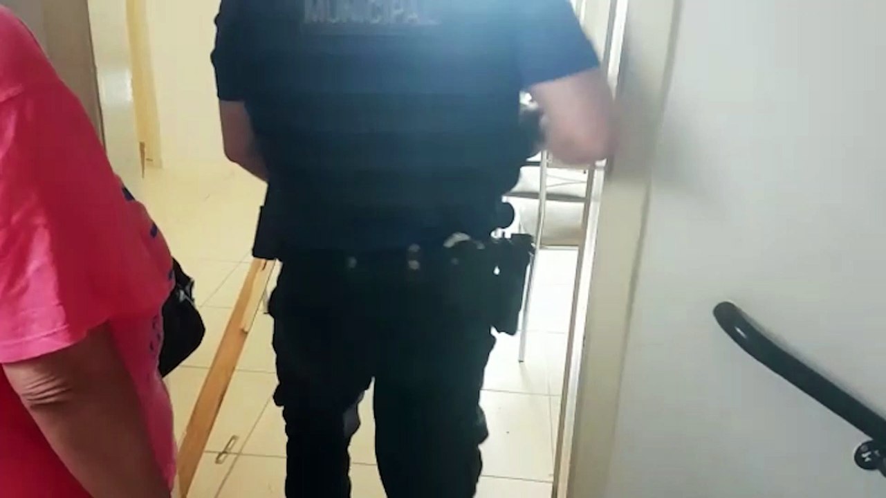 "Quero que perca as duas pernas e os dois braços", diz mulher que teve a casa arrombada