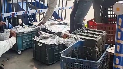 फल विक्रेताओं का सामान जब्त