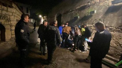 Yan bakma tartışması kan aktı: 4 yaralı