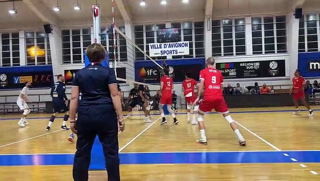 Images maritima: un sacré échange sur une des balles de set entre Martigues Volley et Avignon
