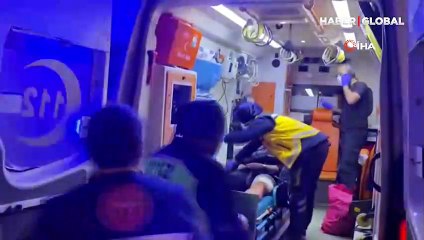Yan bakma kavgası! 4 genç bıçakla yaralandı