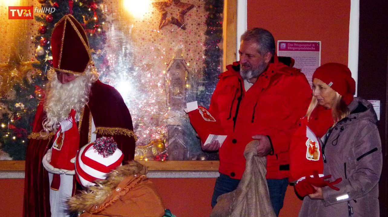 Groß-Enzersdorf | Im Rathaus öffnet sich das  6. Adventfester und der Nikolaus beschenkt die Kinder