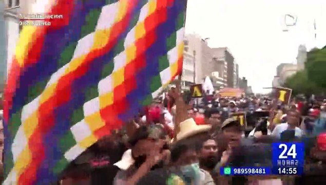Manifestantes protagonizan actos de violencia en exteriores del Congreso tras vacancia de Castillo