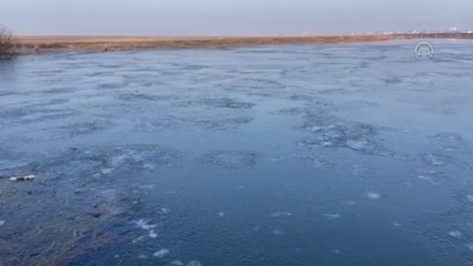 Kura Nehri'nin yüzeyinde kısmen donma meydana geldi