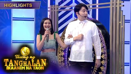 Ryan guides Cianne up to the stage | Tawag ng Tanghalan