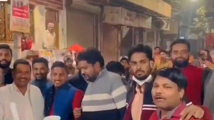 बरेली:गुजरात और रामपुर की सीट जीतने के बाद भाजपा कार्यकर्ताओं ने देर रात तक मनाया जश्न
