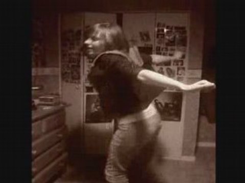 Julie is dancing - avec commentaires