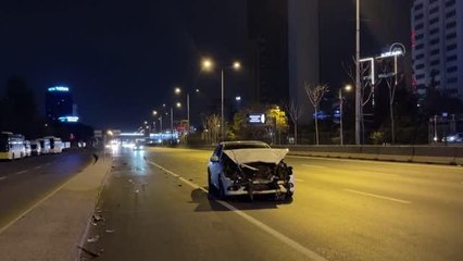 Ataşehir'de iki otomobilin karıştığı trafik kazasında maddi hasar oluştu
