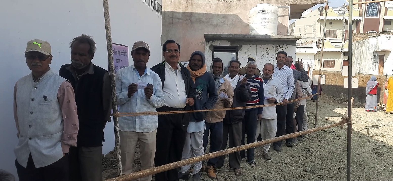अध्यक्ष के लिए कहीं निर्विरोध तो कहीं हुआ मतदान