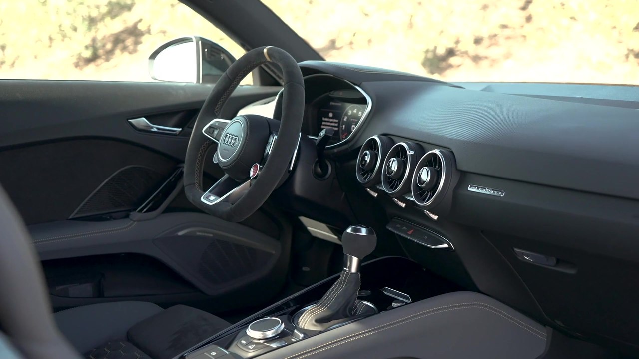 Der Audi TT RS Coupé iconic edition - X von 100 - hochexklusive Designakzente im Innenraum