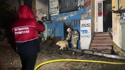 Fatih'te metruk binada yangın