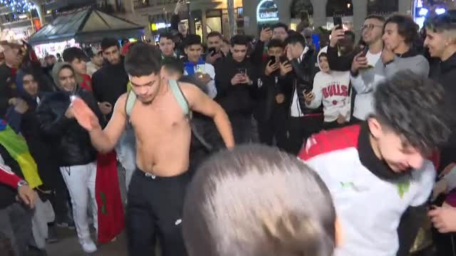 Los aficionados marroquíes celebran sin incidentes la victoria de su selección