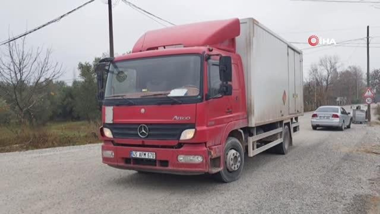 Orhangazi - İznik yolunda feci kaza: Savrulan otomobil, yol kenarındaki kepçe operatörüne çarptı