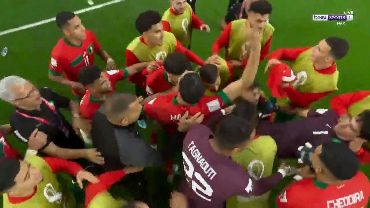 فرحة لاعبو المغرب وحسرة وبكاء منتخب اسبانيا بعد الخسارة في كأس العالم