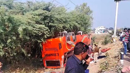 Sirohi: सवारियों से भरी बस अनियंत्रित होकर खायी में गिरी, यात्रियों में मची चीख पुकार--VIDEO