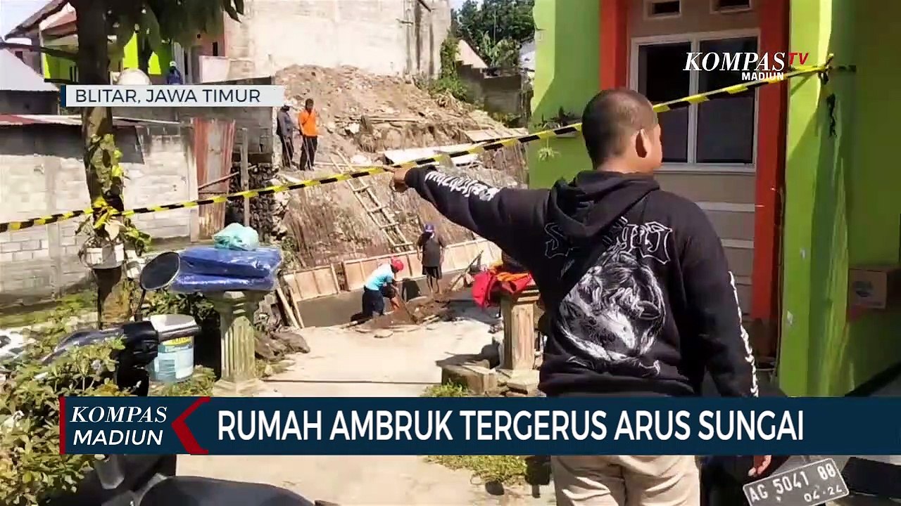Rumah Ambruk Tergerus Arus Sungai