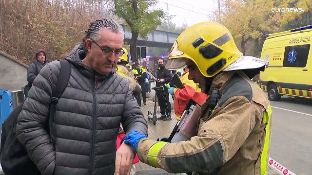 Spagna, incidente ferroviario alle porte di Barcellona. Almeno 155 feriti, nessuno è grave