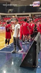 LOOK: Nards Pinto joins teammates at huddle even though he's not in playing uniform 