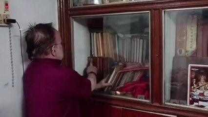 शाजापुर: इस परिवार के पास है सैकड़ों साल पुरानी दुर्लभ धार्मिक किताबों का खजाना..