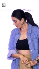 नागिन फेम करिश्मा तन्ना ने बेहद ही स्टाइलिश अंदाज में कैमरा को दिए पोज़