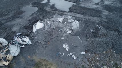 ÇEVRE BAKANLIĞI: ATIKLAR BÖLGEDEN TEMİZLENEREK LİSANSLI BERTARAF TESİSİNE GÖNDERİLMİŞTİR.