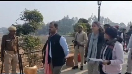कुशीनगर: पावानगर क्षेत्र का जिलाधिकारी ने किया निरीक्षण, दिए आवश्यक दिशा निर्देश