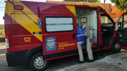 Três pessoas ficam feridas após colisão entre moto e bicicleta