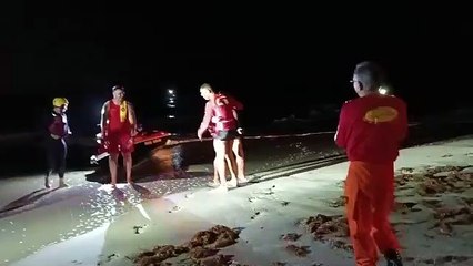 Bombeiro que desapareceu no mar ao tentar salvar turista sobrevive após nadar 21 km