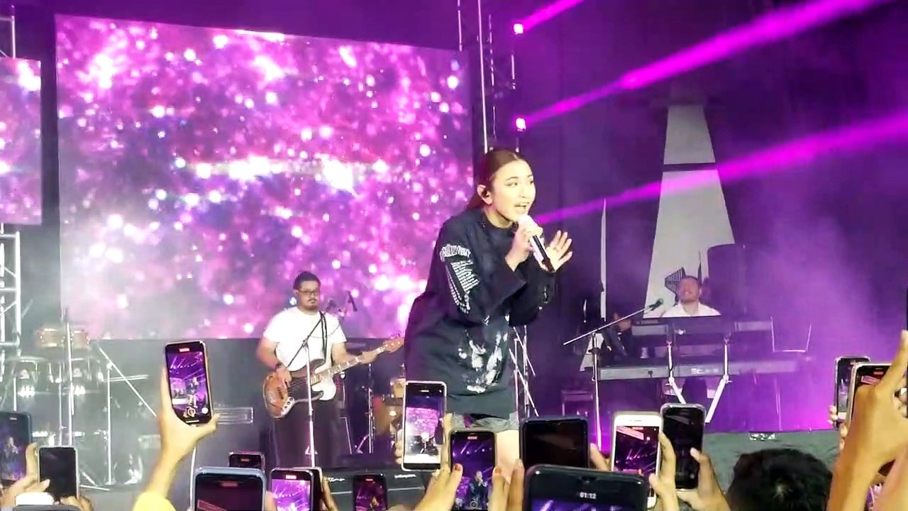 MAHALINI TAMPIL DI MALANG DENGAN LAGU "Baby" dari Justin Bieber