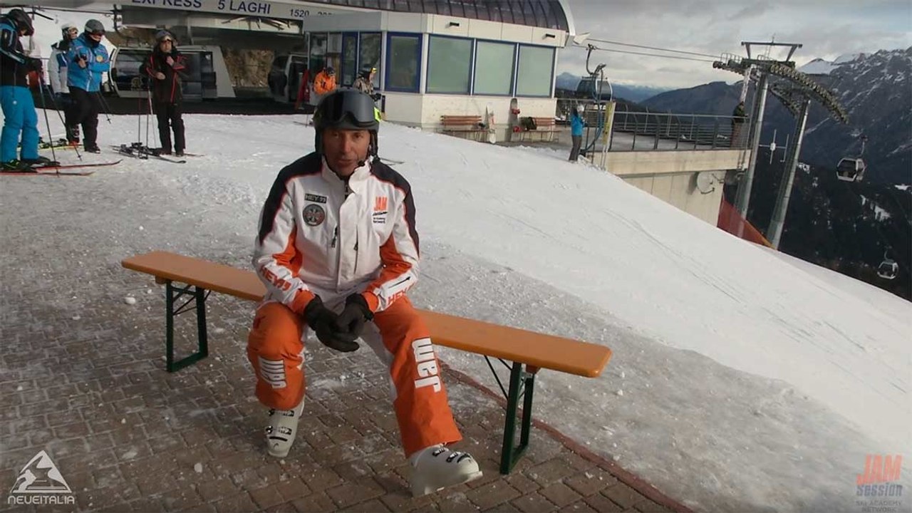 Spalle e busto in proiezione verso la nuova curva. Simulazione dalla panca