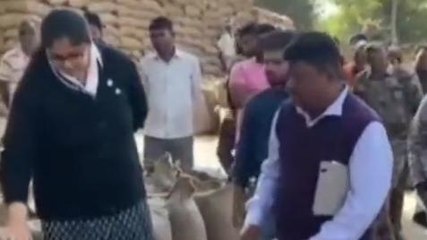 मंडला: उपार्जन केंद्र निरीक्षण करने पहुंची कलेक्टर, दिए निर्देश