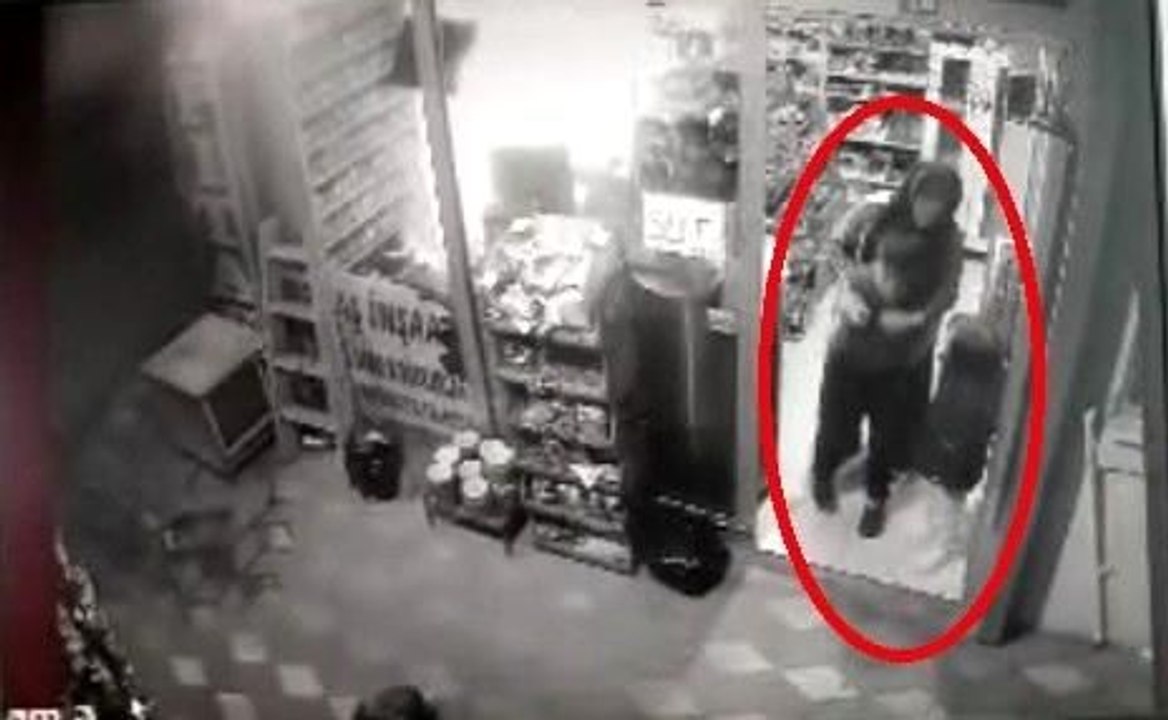 Boğazına şeker kutusu kapağı kaçan çocuğu boğulmaktan böyle kurtardı