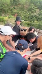 Khao nhân viên đi Đà Lạt, Ty Thy thưởng nóng tất cả mọi người