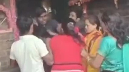 पूर्व पति के परिजनों का महिला पर कहर, बेरहमी से पीटने का वीडियो वायरल