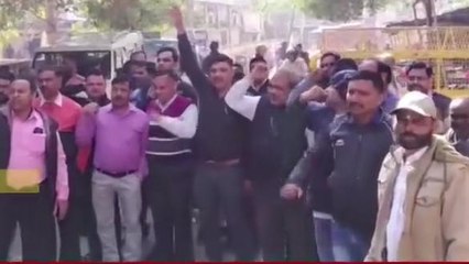 धौलपुरः न्यायिक कर्मचारियों का विरोध प्रदर्शन आठवें दिन भी जारी, सुनिए क्या है मांग