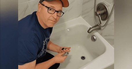 Abandonné à l'adolescence par son père, Rob Kenney prodigue sur Youtube les conseils qu'il n'a jamais reçus enfant