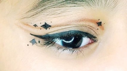 How do you do eye makeup for creasing?