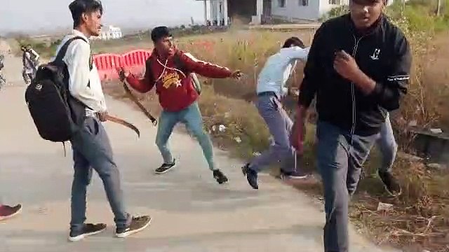 Video Story: दौड़ा-दौड़ाकर पीटा, वीडियो बनाकर किया वायरल