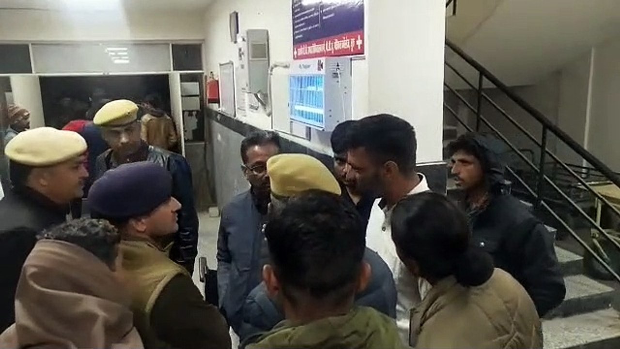 पुलिस की गाड़ी से टक्कर युवक की मौत, ग्रामीणों ने किया हाईवे जाम