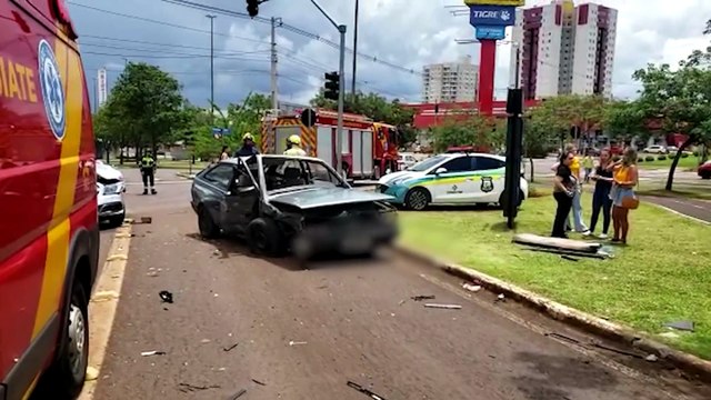 Duas mulheres ficam feridas após forte colisão na Av. Tancredo Neves