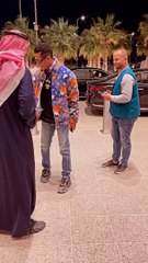 محمد رمضان يحتفل برجوعه من السعودية بالرقص مع مضيفة الطيران