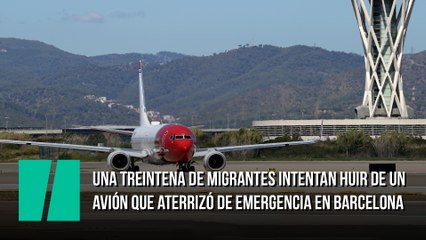 Una treintena de migrantes intentan huir de un avión que aterrizó de emergencia en Barcelona por un falso parto
